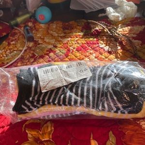 6 pair of sport socks